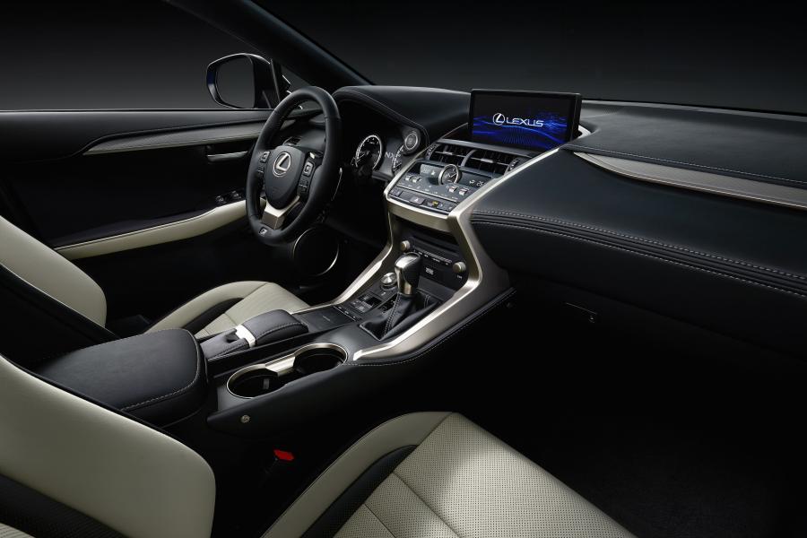 Интерьер Lexus NX300h 2017 года  (WW) (фото 12 из 19)
